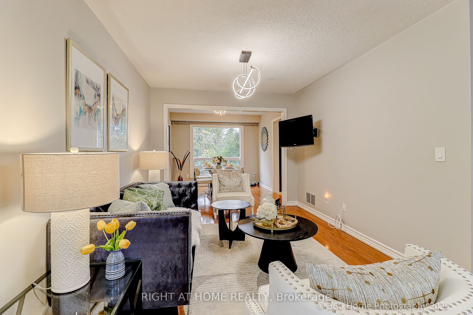 32 Heathcliffe Square