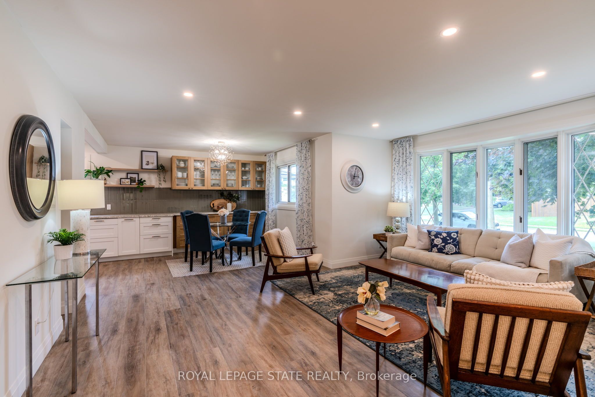 17 WOODSVIEW Avenue