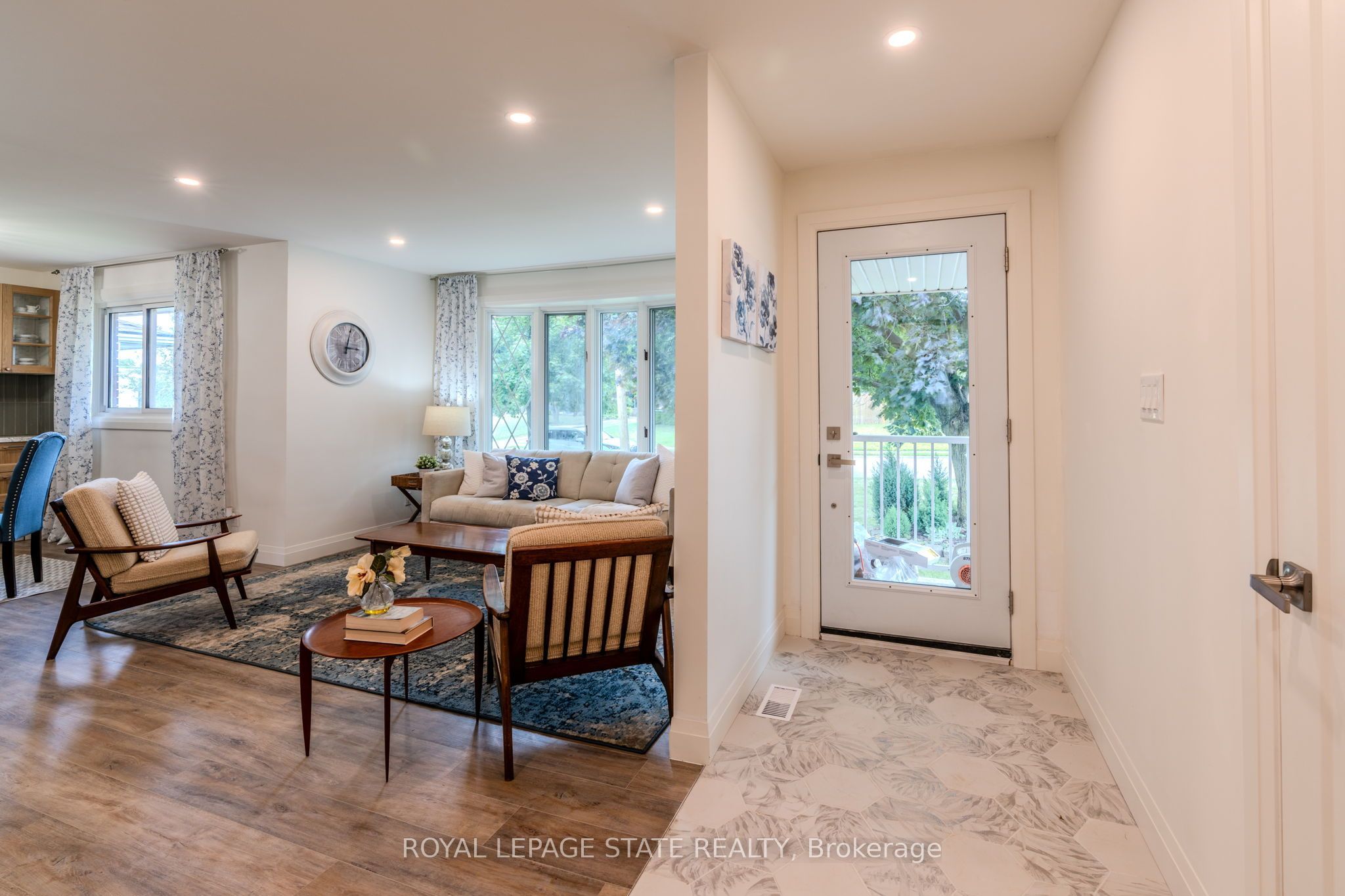 17 WOODSVIEW Avenue