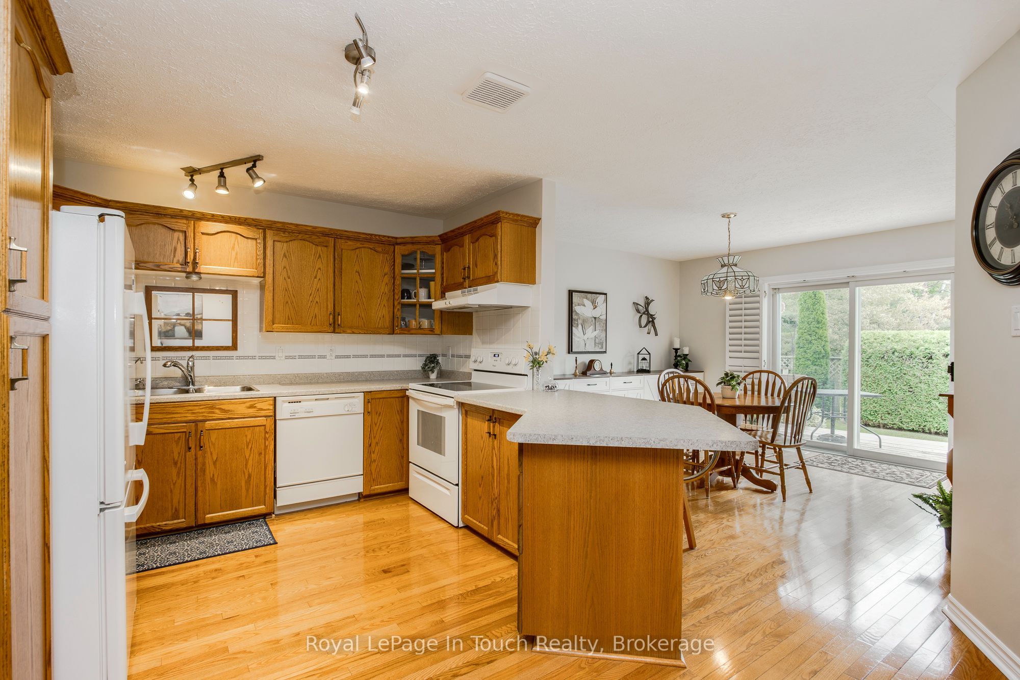90 Burke Street 18