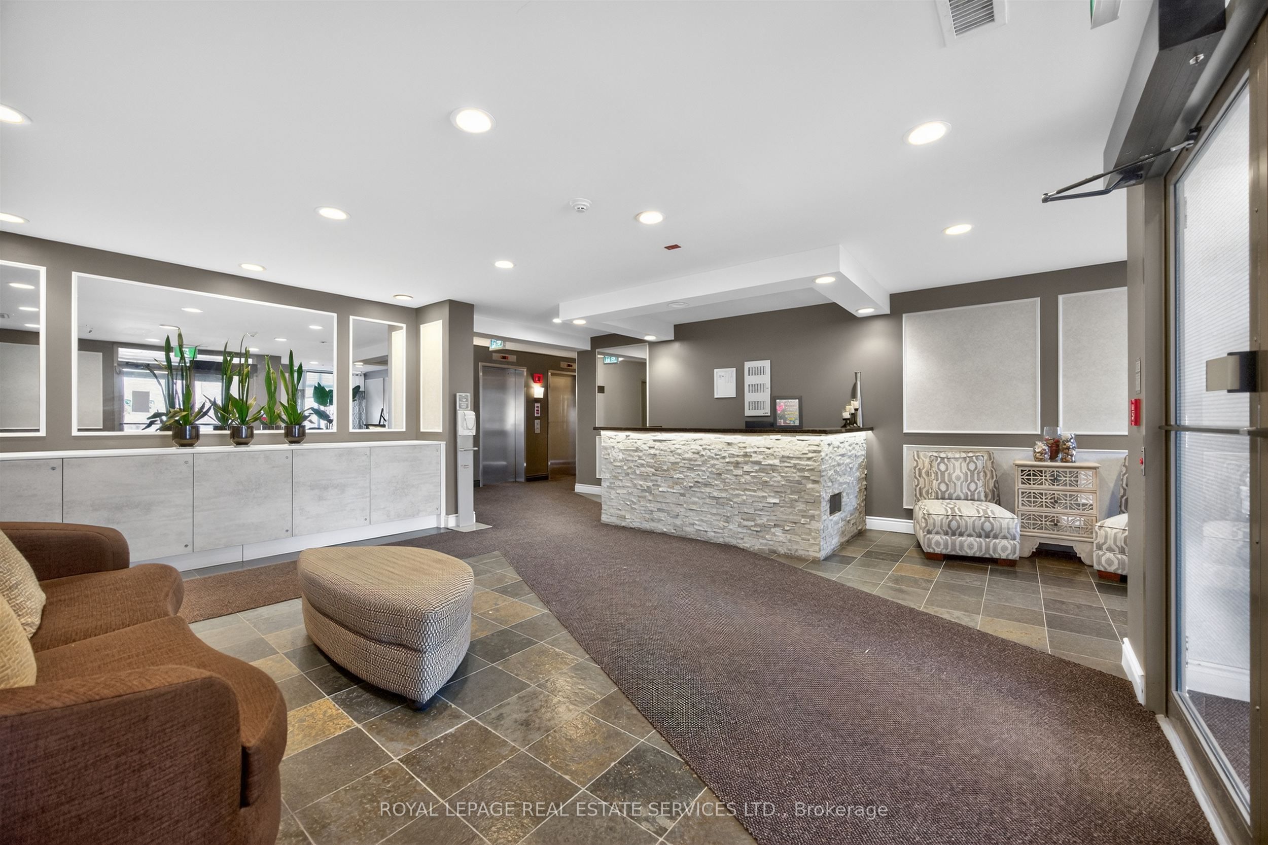 2495 Dundas Street W 620