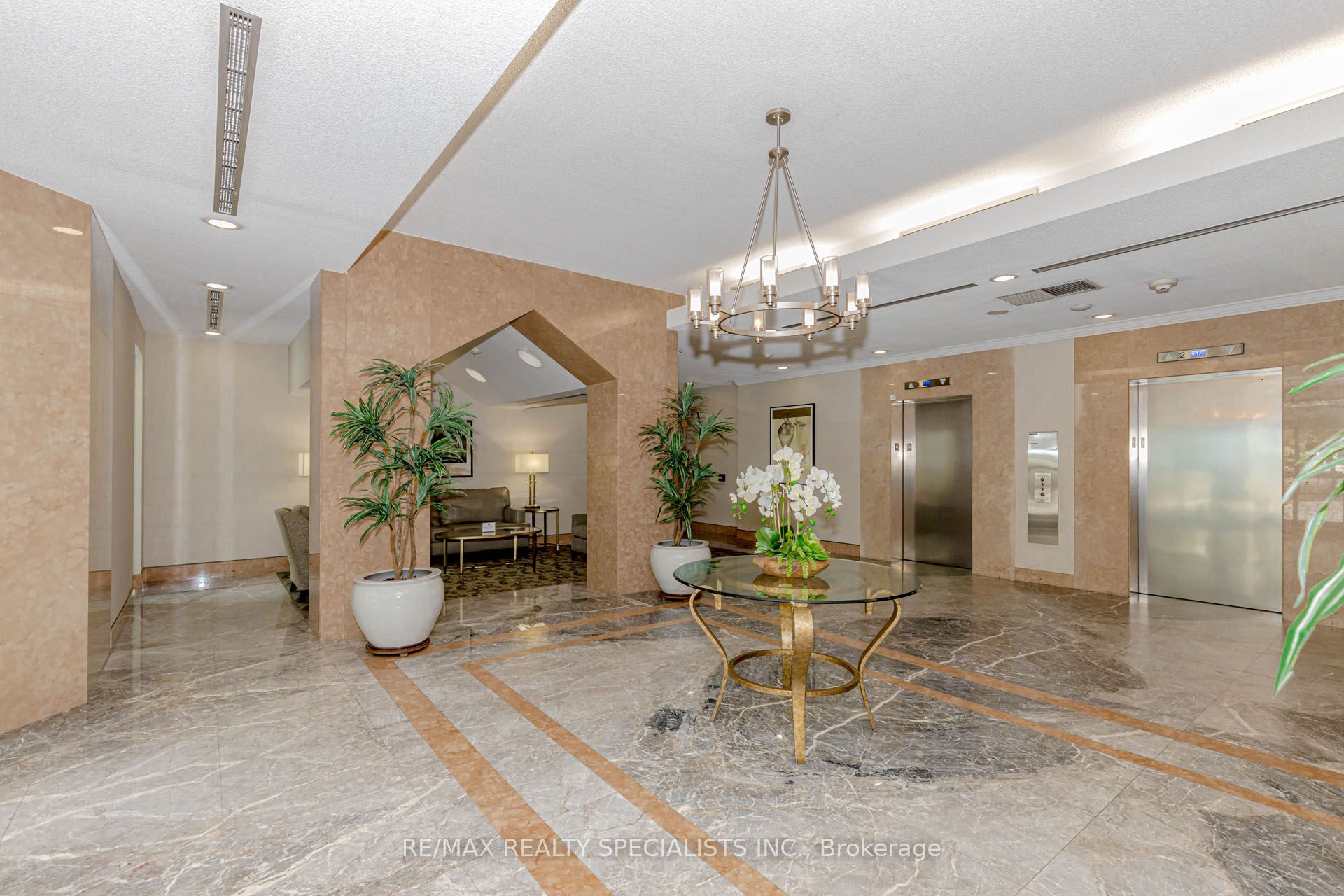 2177 Burnhamthorpe Road W 1102