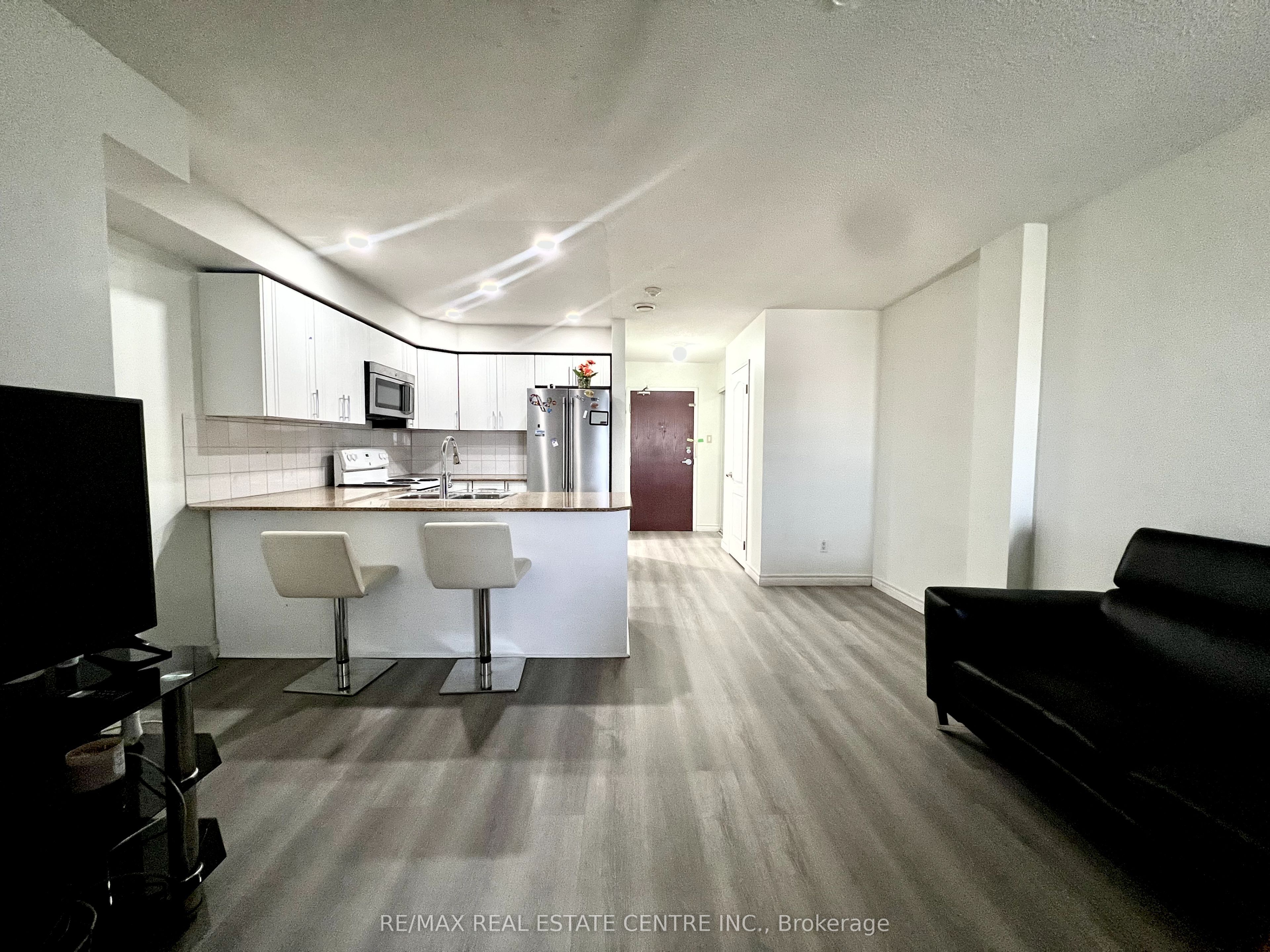 7405 Goreway Drive 501