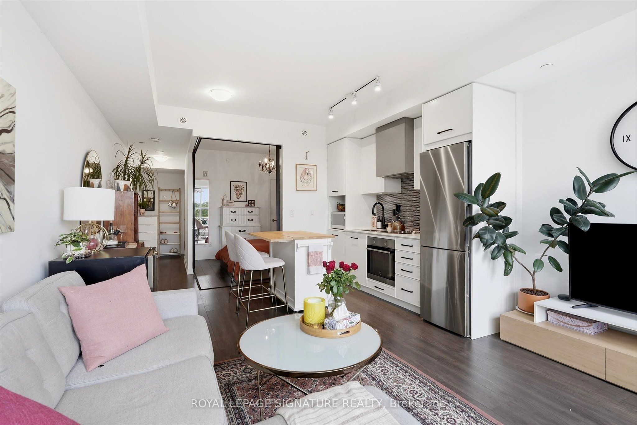 899 Queen Street E 503