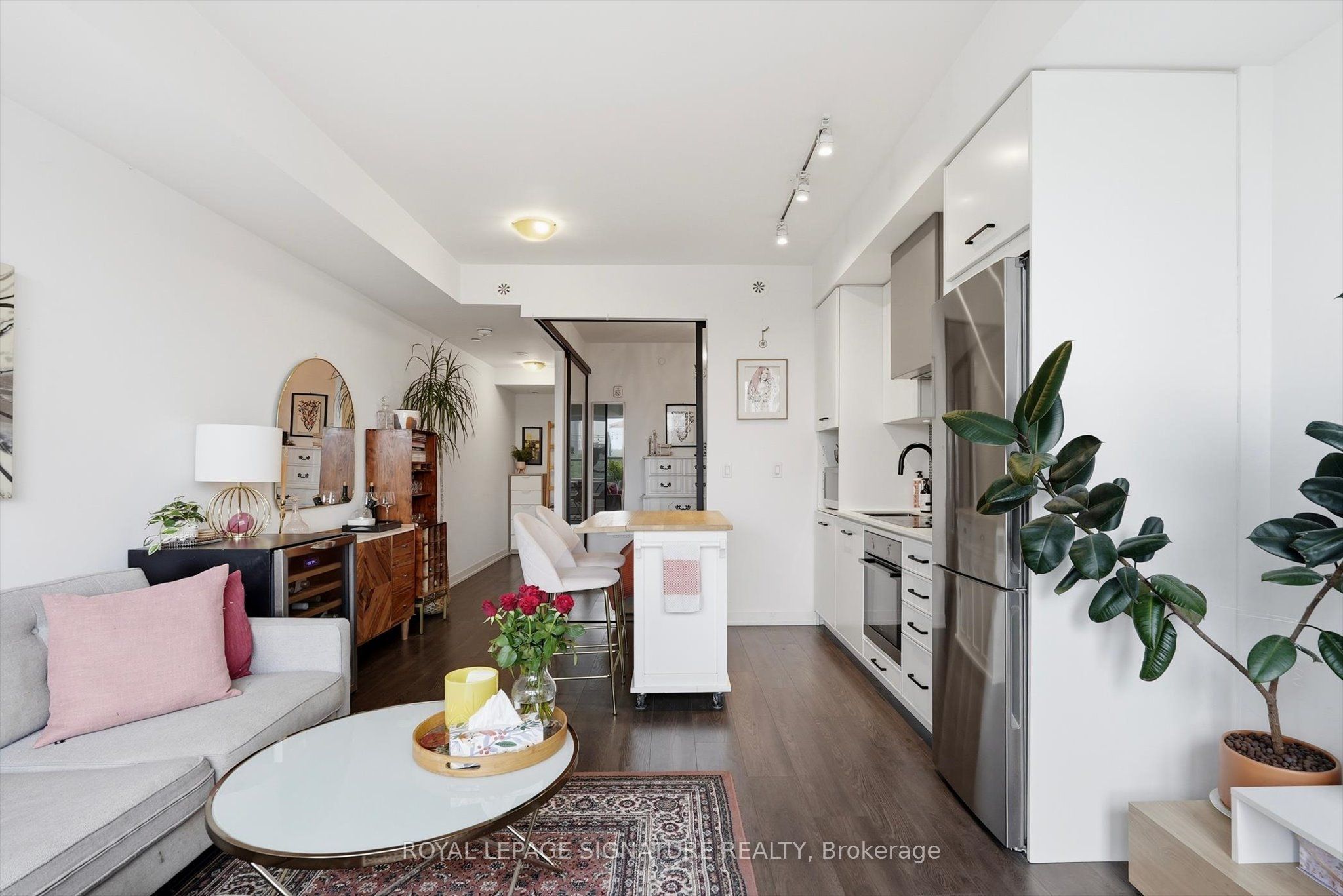 899 Queen Street E 503