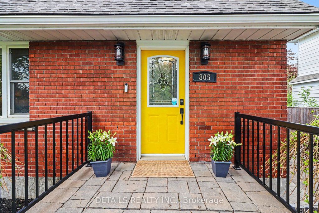 Photo of 805 Smyth Road, Elmvale Acres and Area, ON K1G 1P2 (MLS # X13164640)
