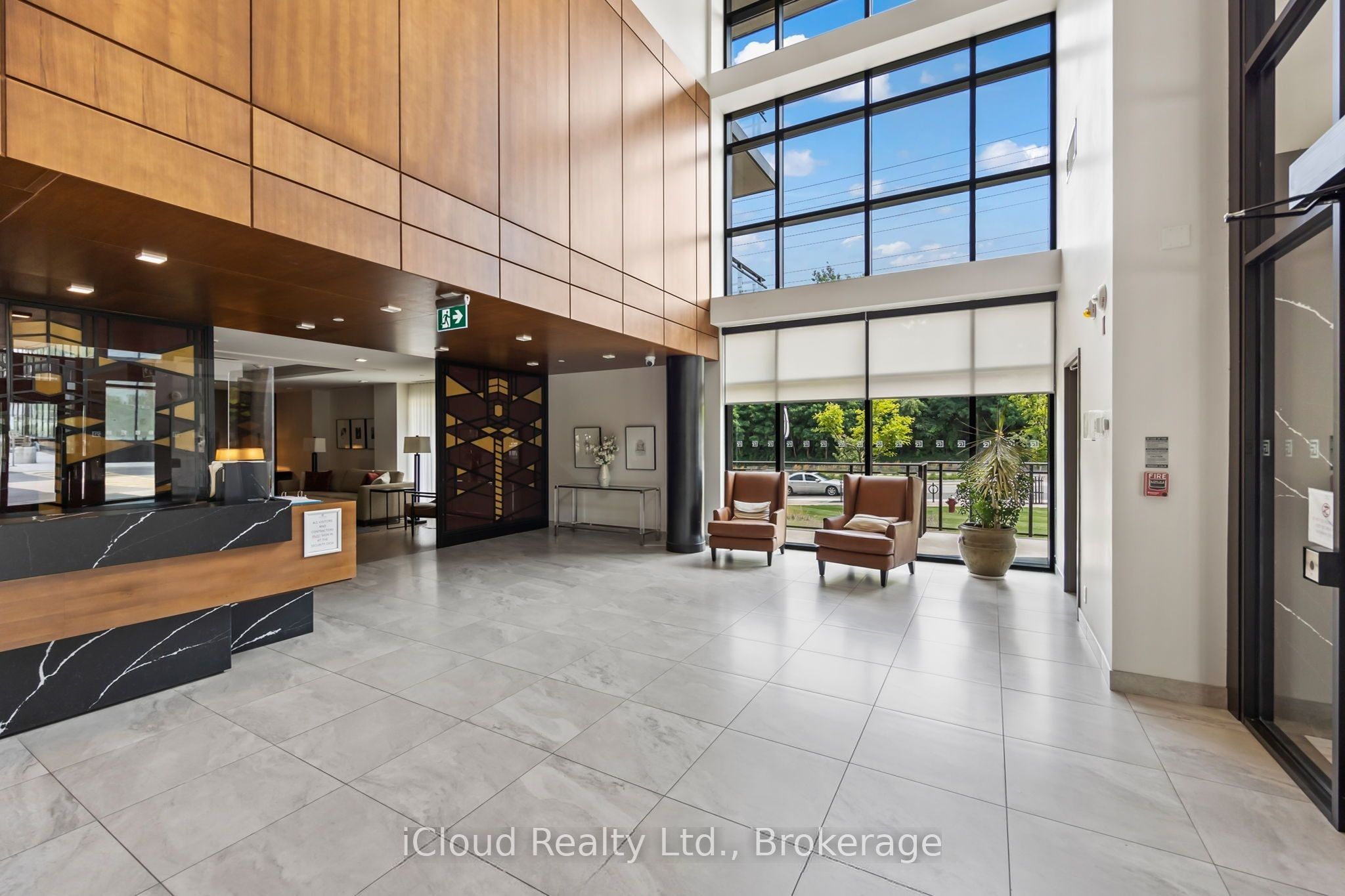 1575 Lakeshore Road W 354