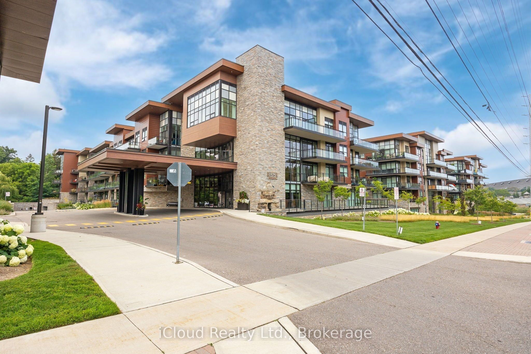 1575 Lakeshore Road W 354