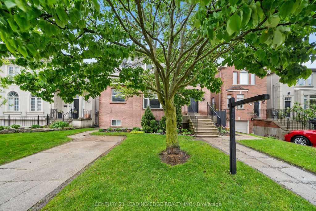 Photo of 527 Glengarry Avenue, Toronto, ON M5M 1G2 (MLS # C13176280)