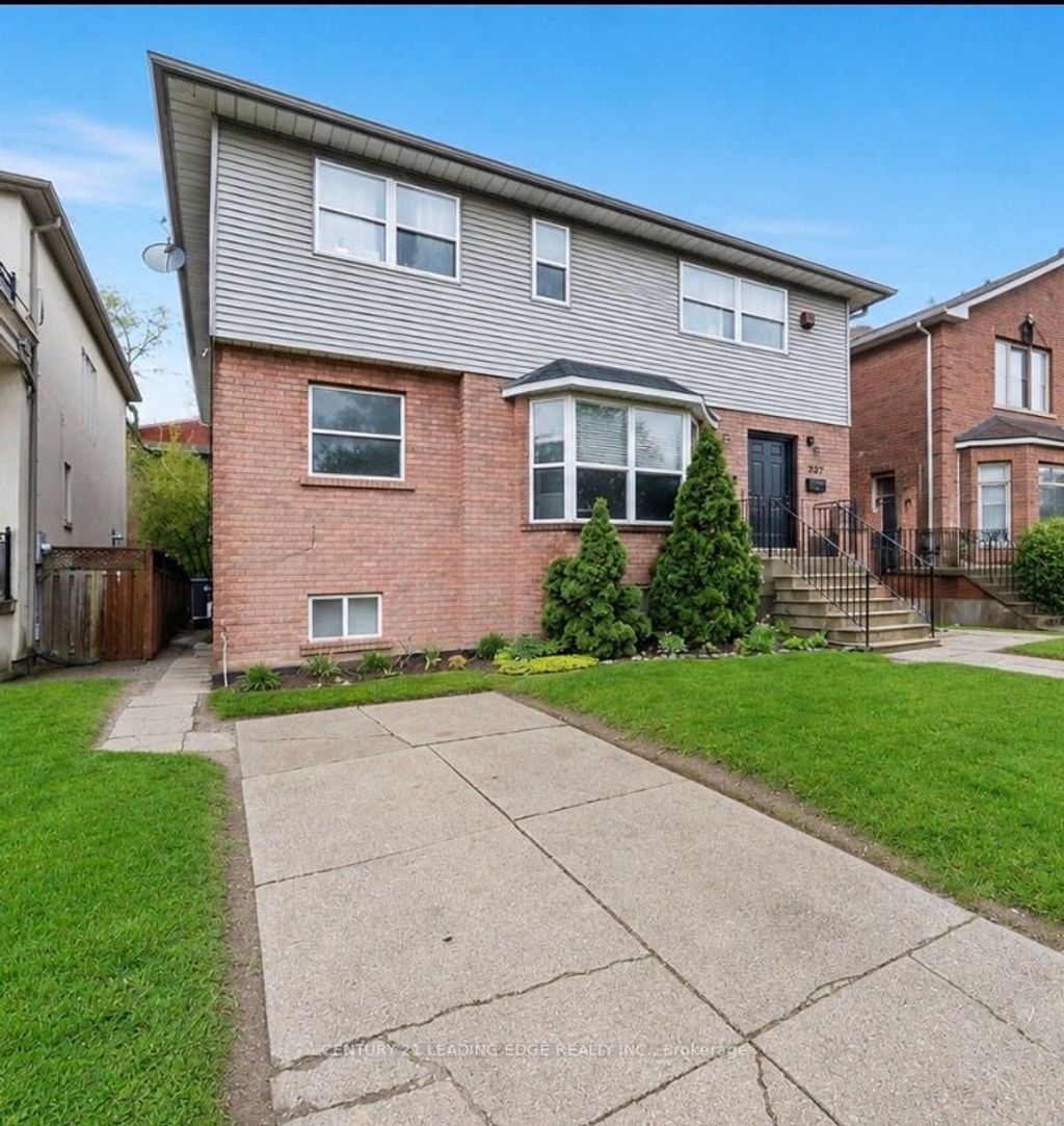 Photo of 527 Glengarry Avenue, Toronto, ON M5M 1G2 (MLS # C13176280)