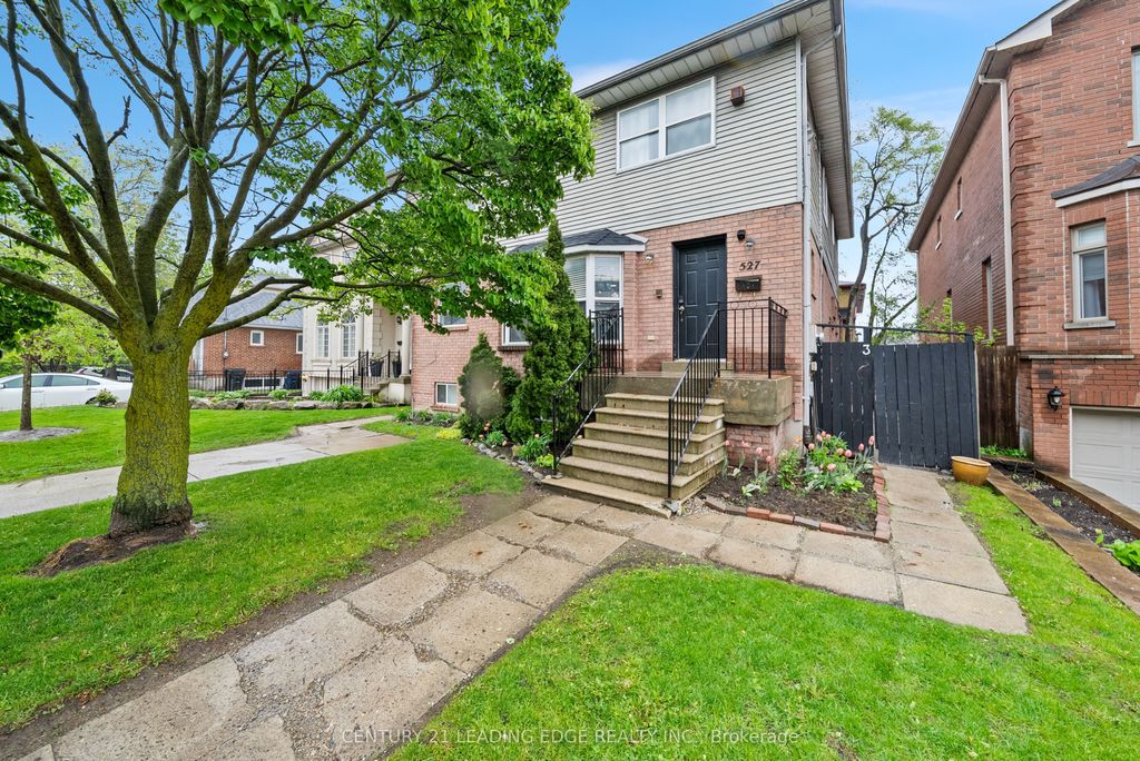 Photo of 527 Glengarry Avenue, Toronto, ON M5M 1G2 (MLS # C13176280)