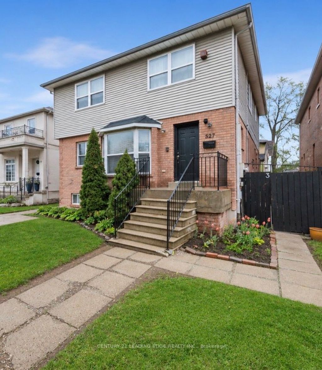 Photo of 527 Glengarry Avenue, Toronto, ON M5M 1G2 (MLS # C13176280)