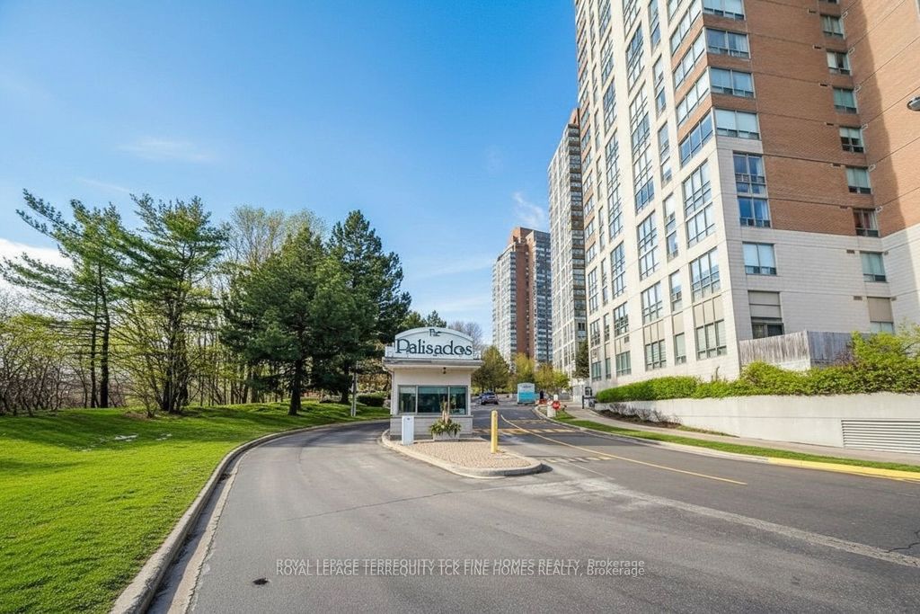 Photo of 215 Wynford Drive #1905, Toronto, ON M3C 3P5 (MLS # C12519574)