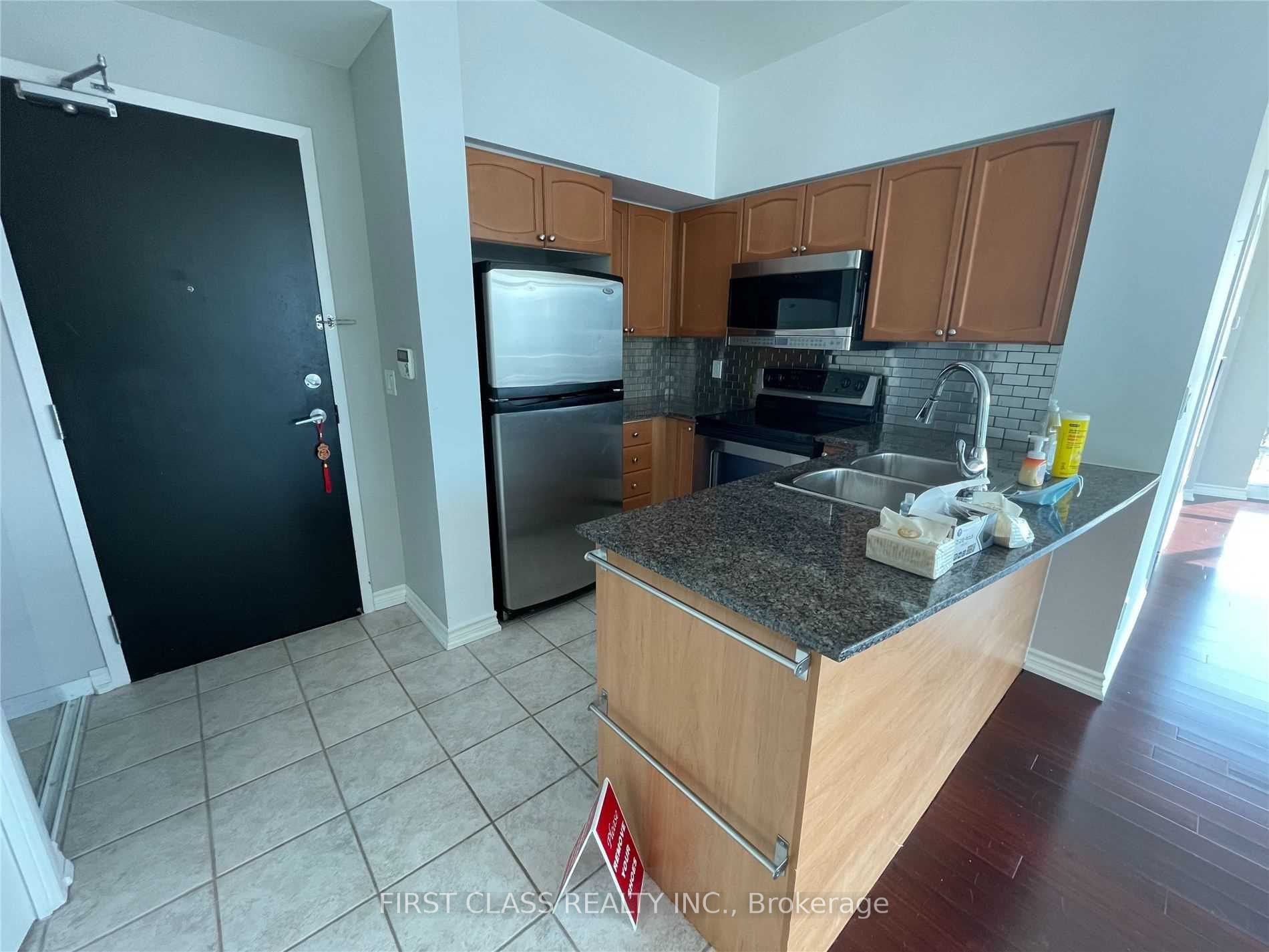 231 Fort York Boulevard 2004
