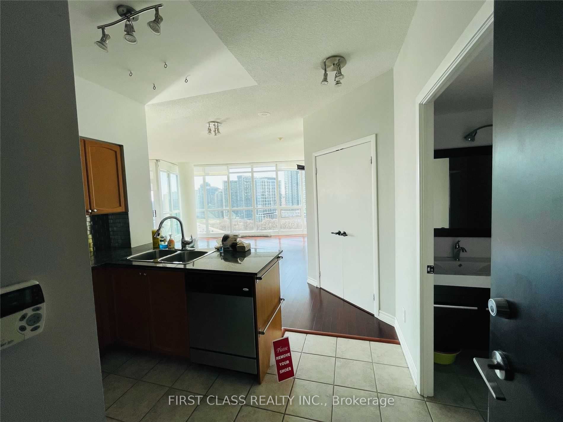231 Fort York Boulevard 2004