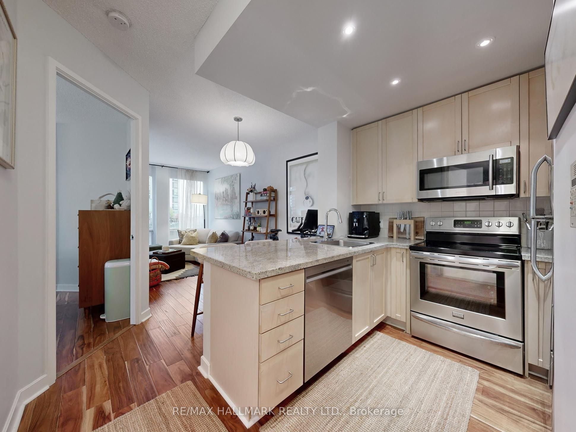 85 Bloor Street E 1403