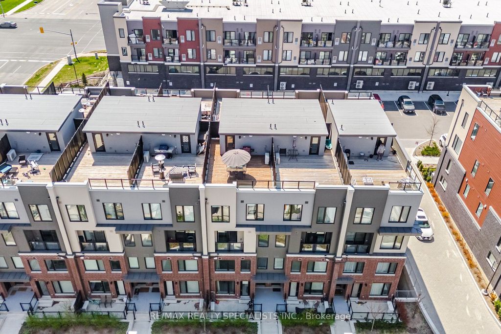 Photo of 3405 Ridgeway Drive #21, Mississauga, ON L5L 0B9 (MLS # W13038296)