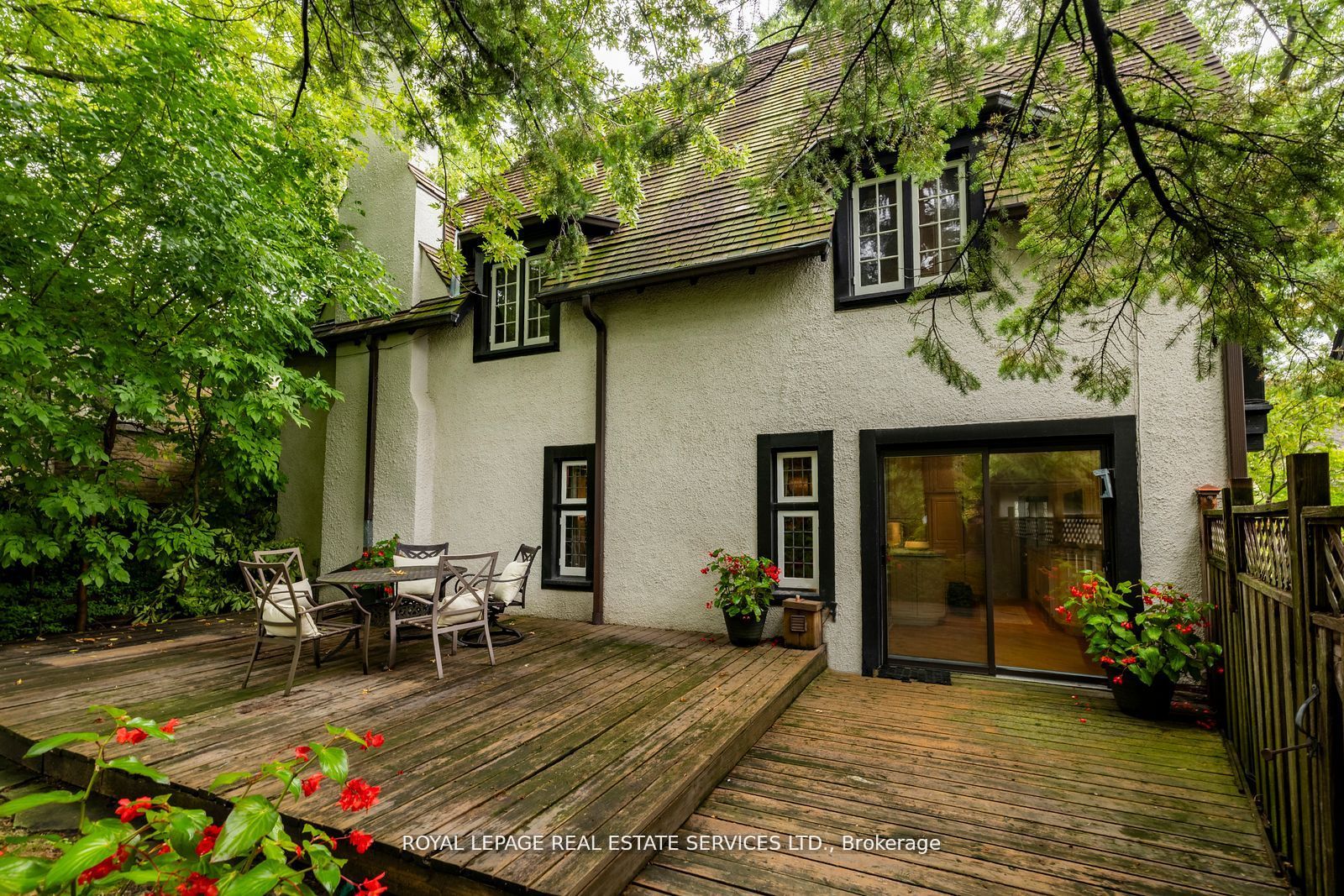 18 Queen Marys Drive