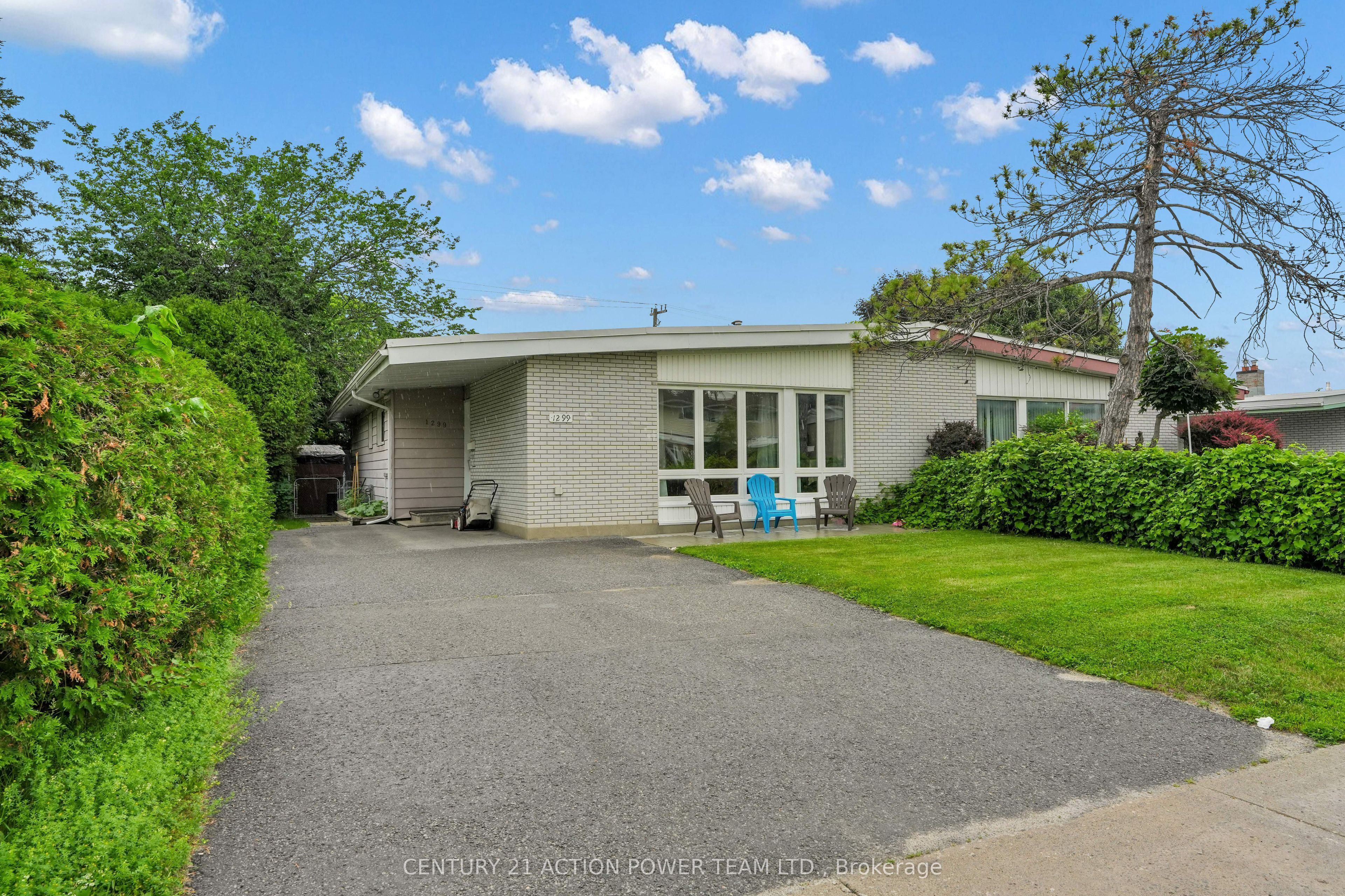 Photo 1 of 43 — 1299 Meadowlands Drive E, Cityview - Parkwoods Hills - Rideau Shore, ON K2E 6K4