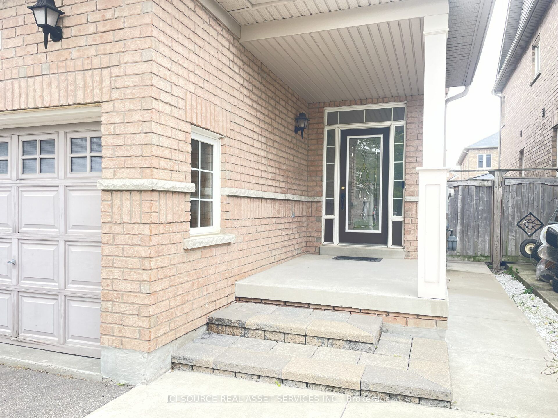 646 Coach Drive Upper