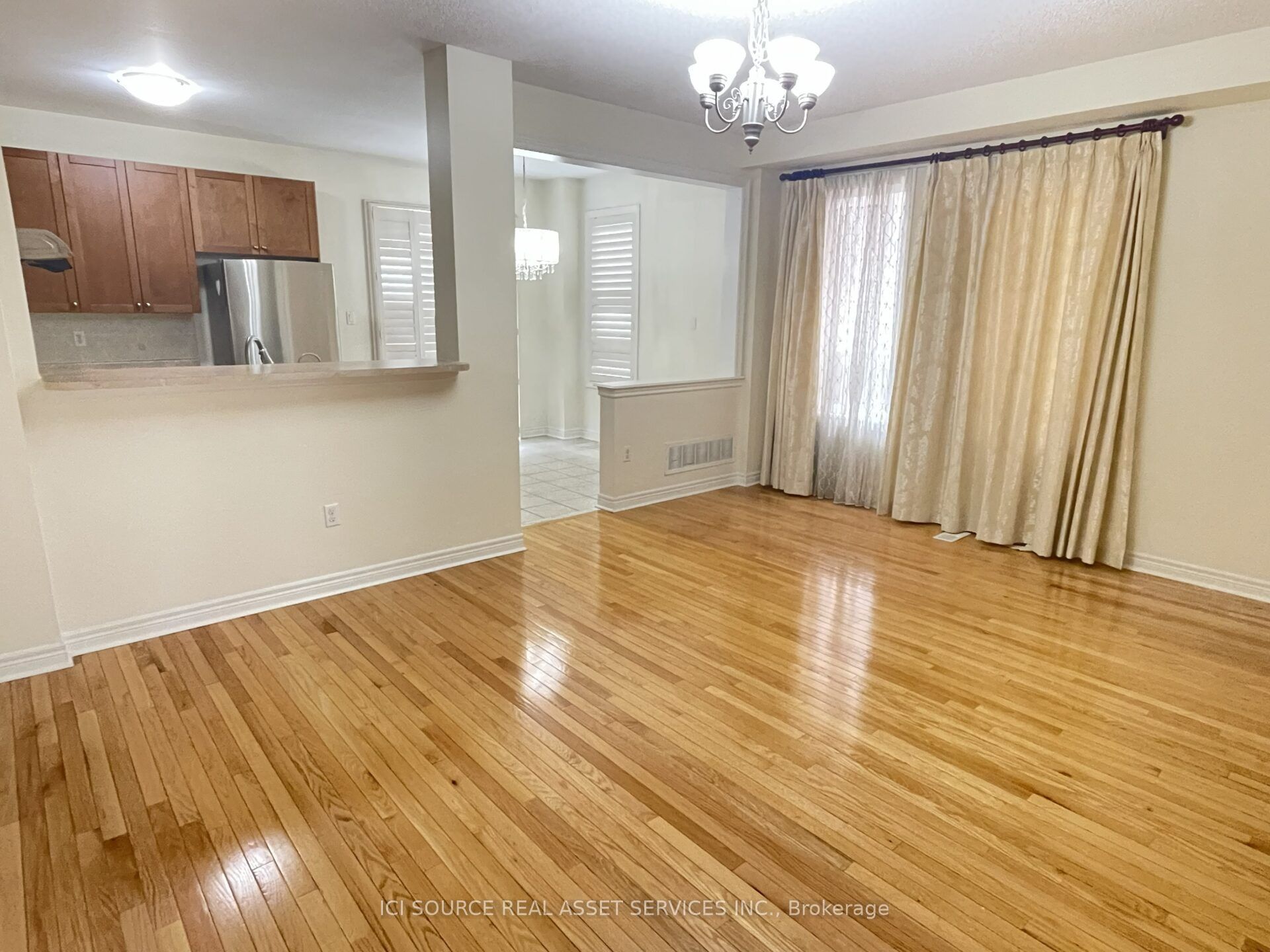 646 Coach Drive Upper