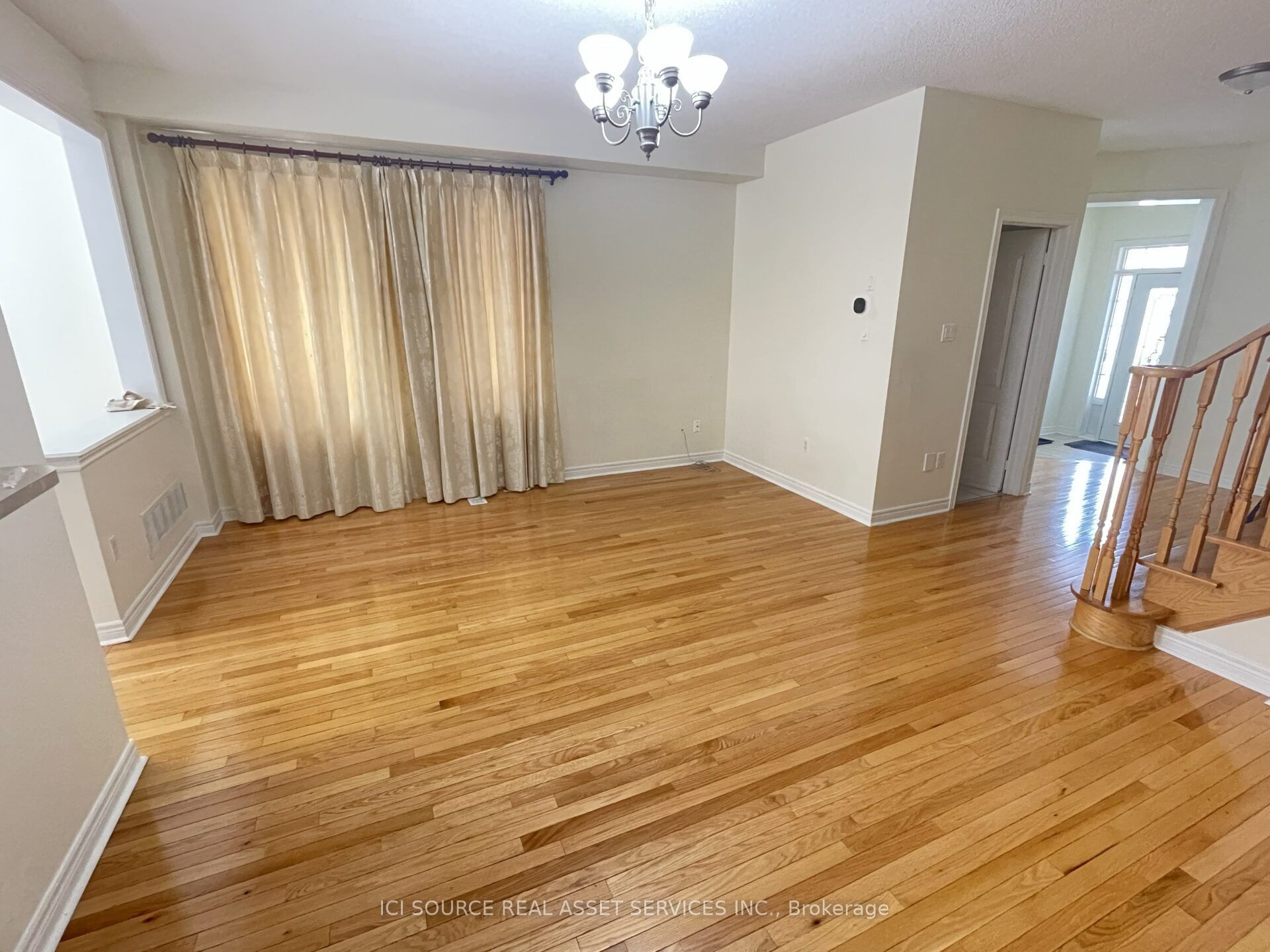 646 Coach Drive Upper