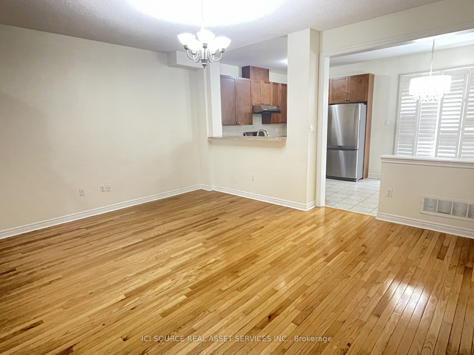 646 Coach Drive Upper