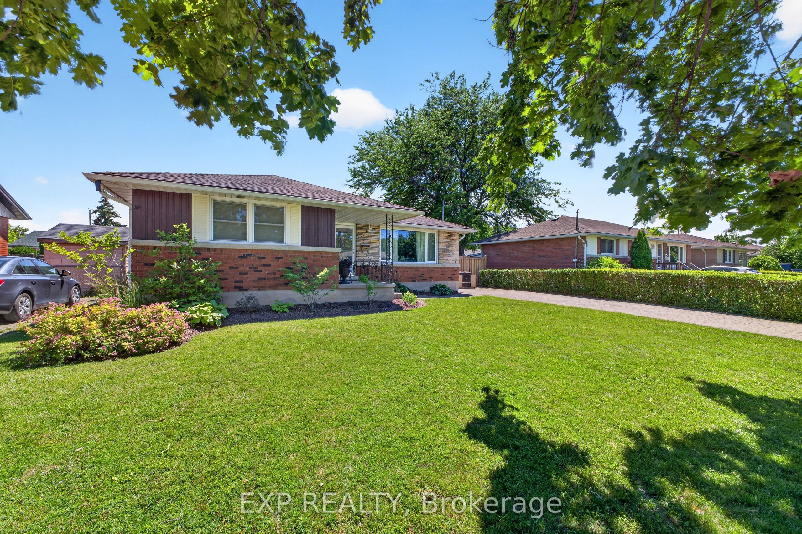 8 Dunraven Avenue