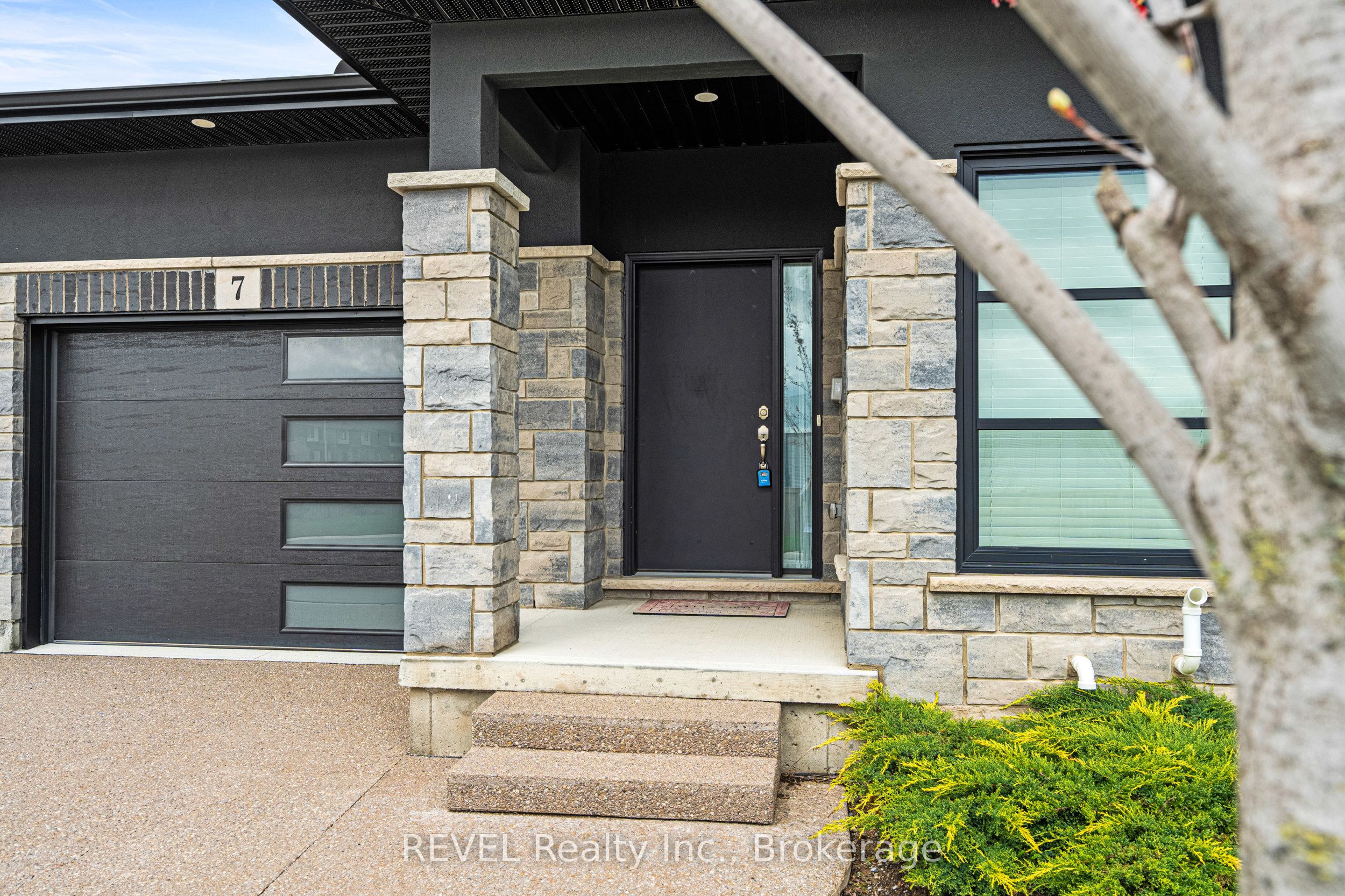 7138 PARSA Street E 7