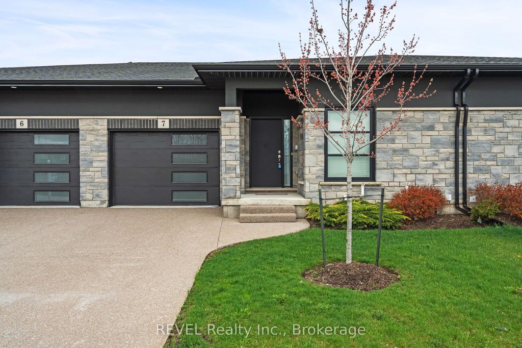 Photo of 7138 E PARSA Street E #7, Niagara Falls, ON L2H 3W1 (MLS # X13017952)