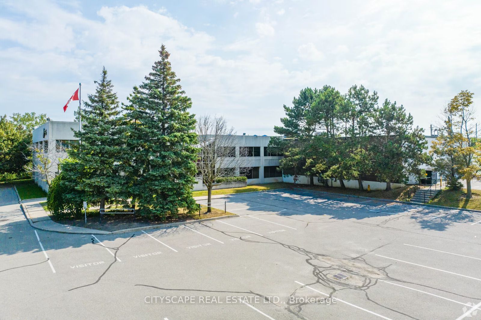 555 Ellesmere Road W