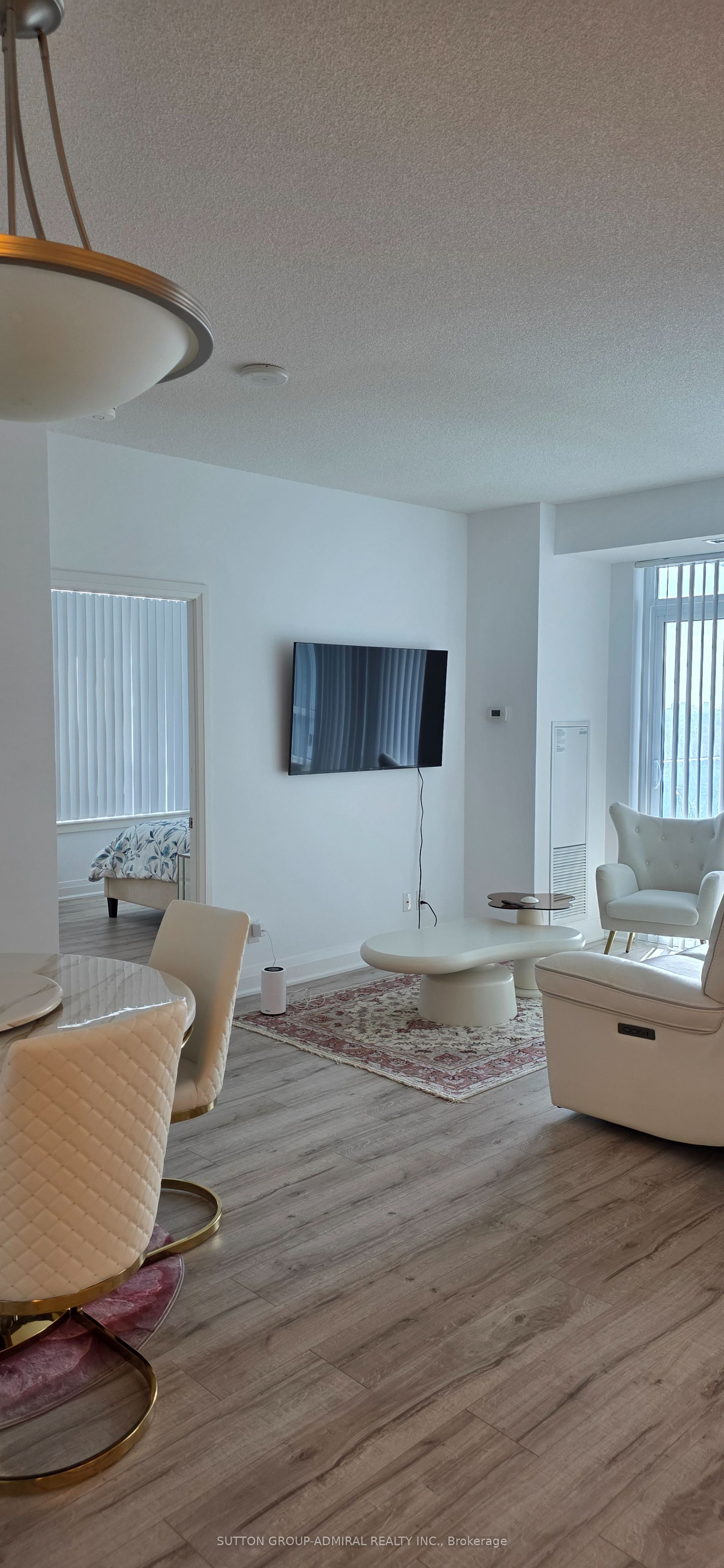 7165 Yonge Street 1206