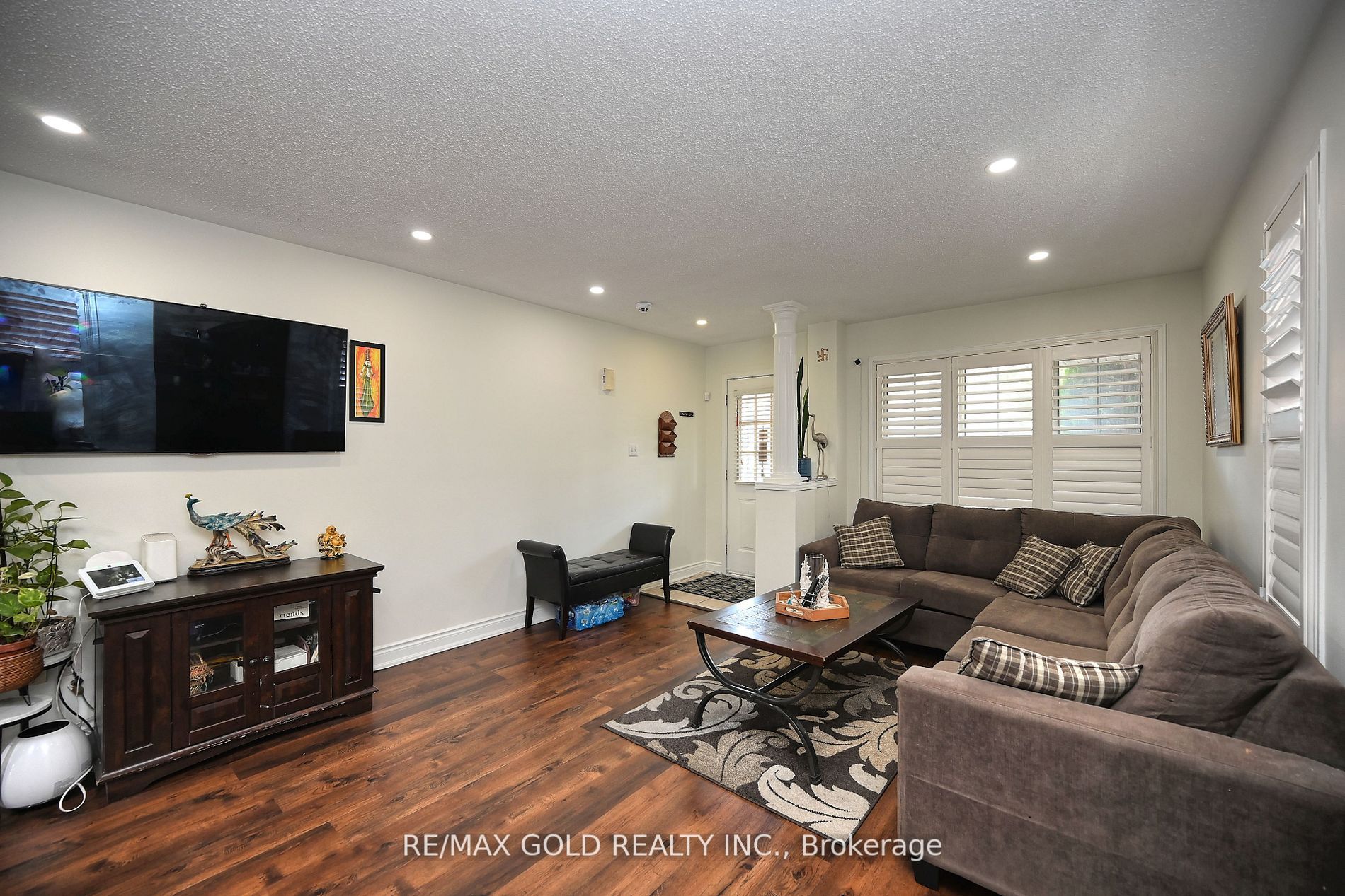 34 Saintsbury Crescent