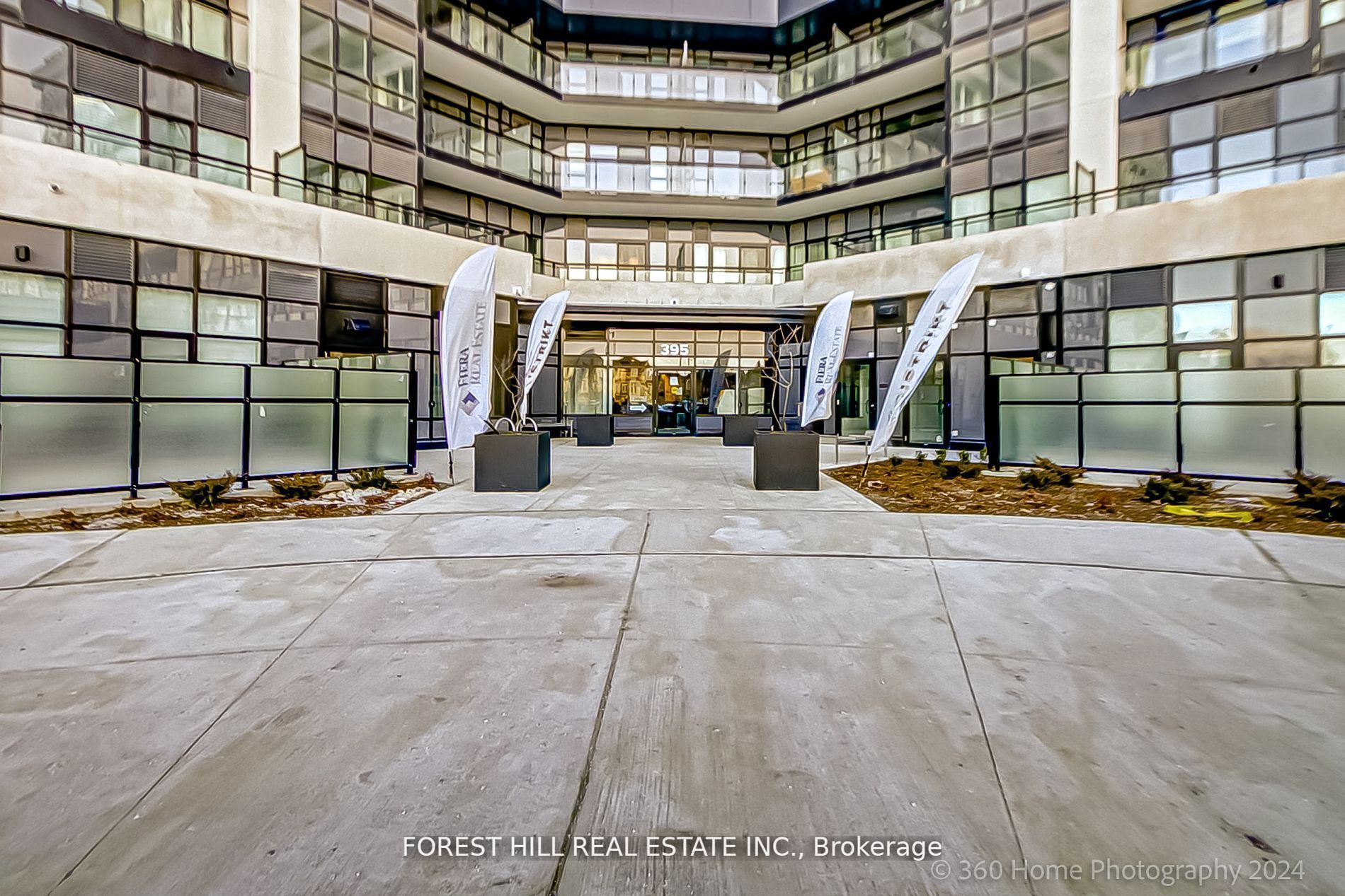 395 Dundas Street W PH 16