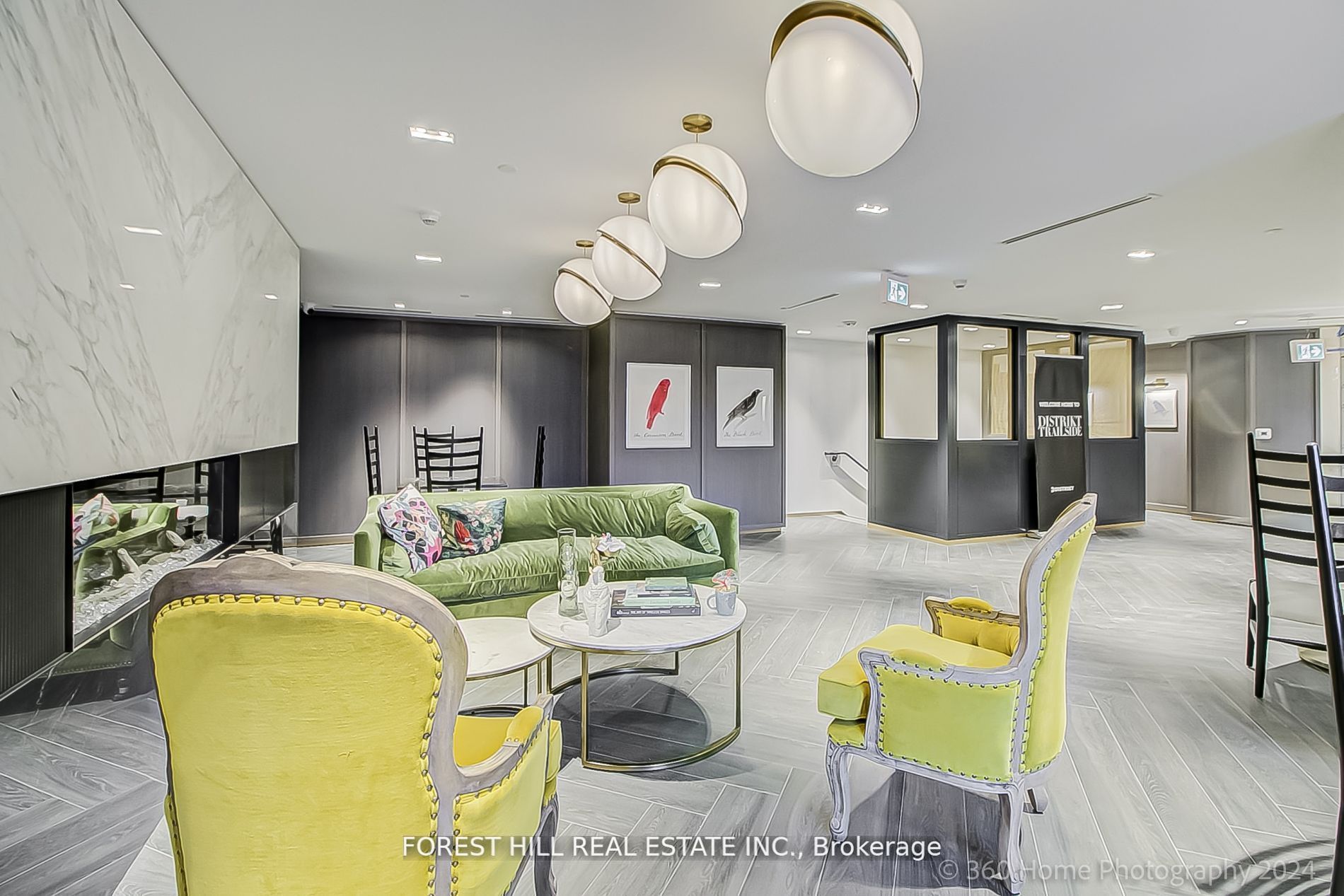 395 Dundas Street W PH 16