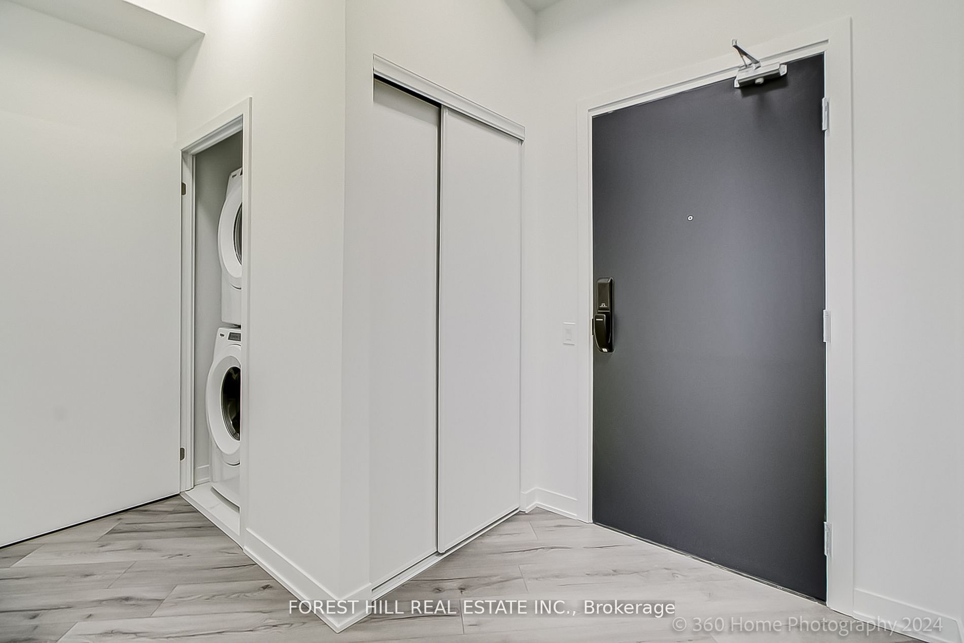395 Dundas Street W PH 16