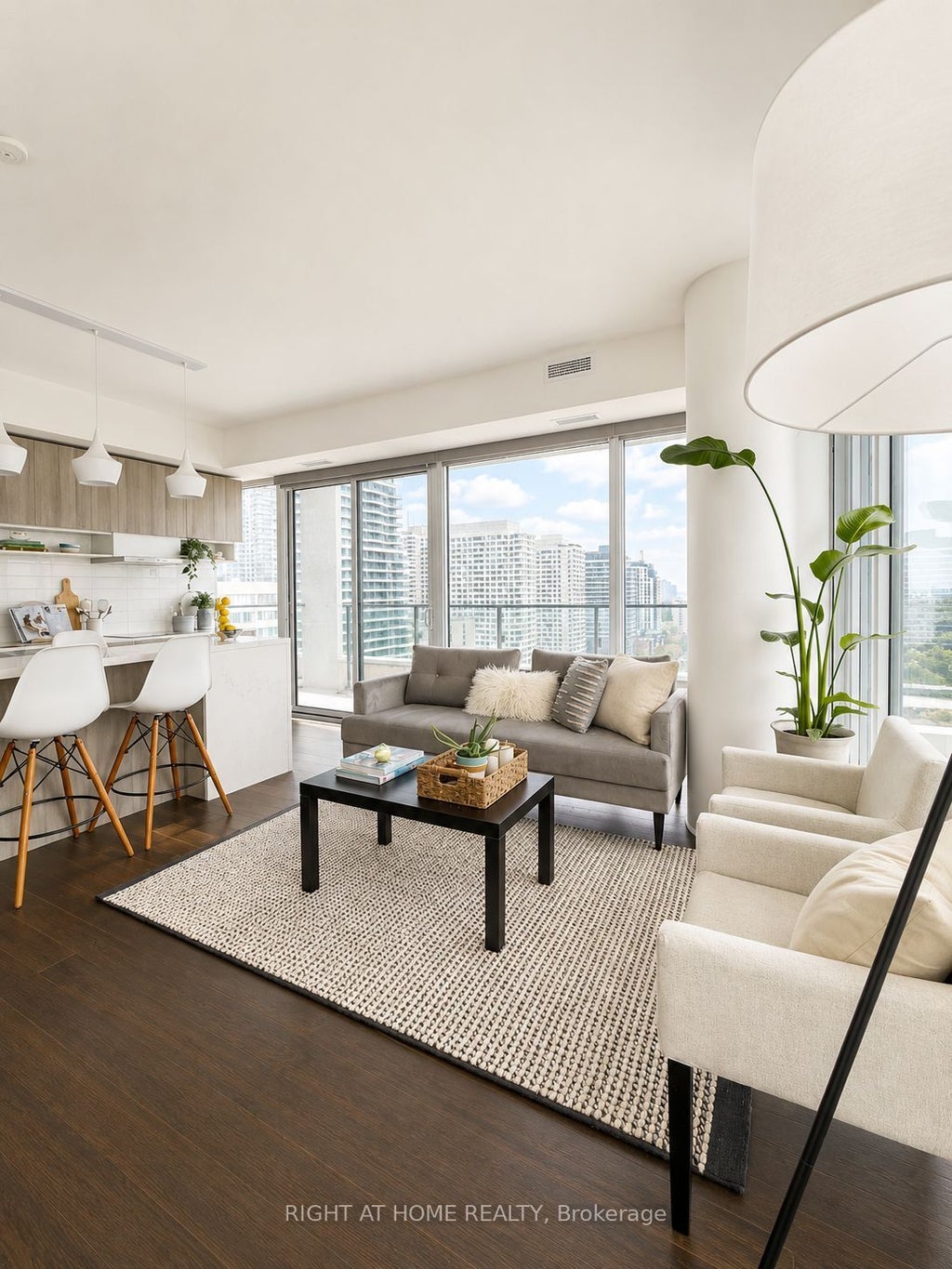 Photo of 5 Soudan Avenue #2004, Toronto, ON M4S 0B1 (MLS # C13486794)