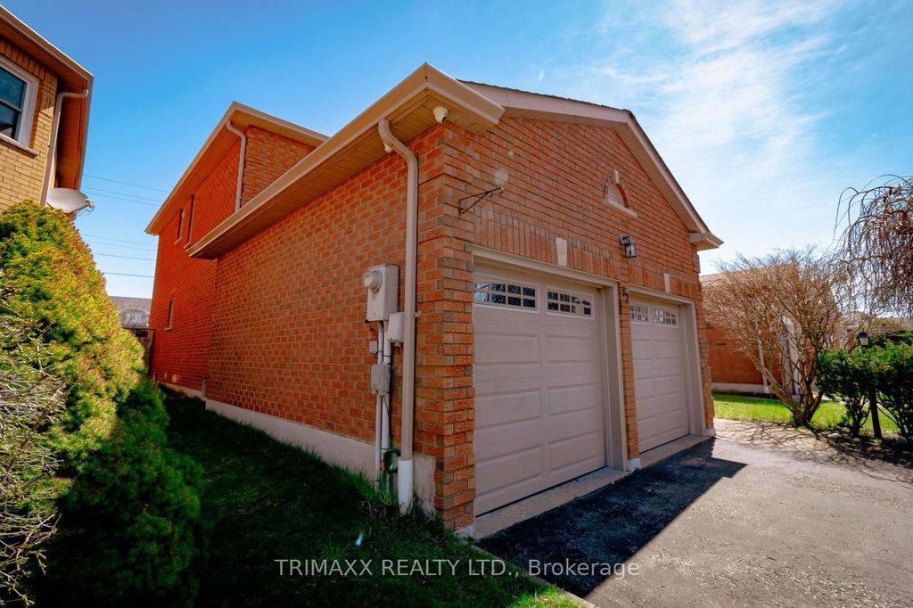 Photo of 92 Hartrick Place, Whitby, ON L1R 2C3 (MLS # E13054688)