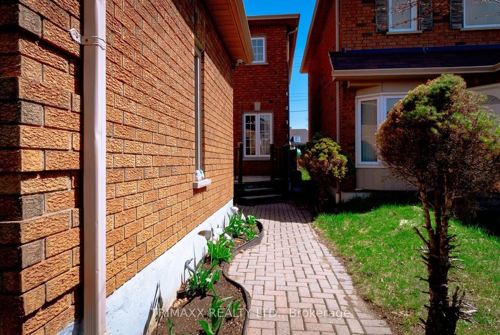Photo of 92 Hartrick Place, Whitby, ON L1R 2C3 (MLS # E13054688)