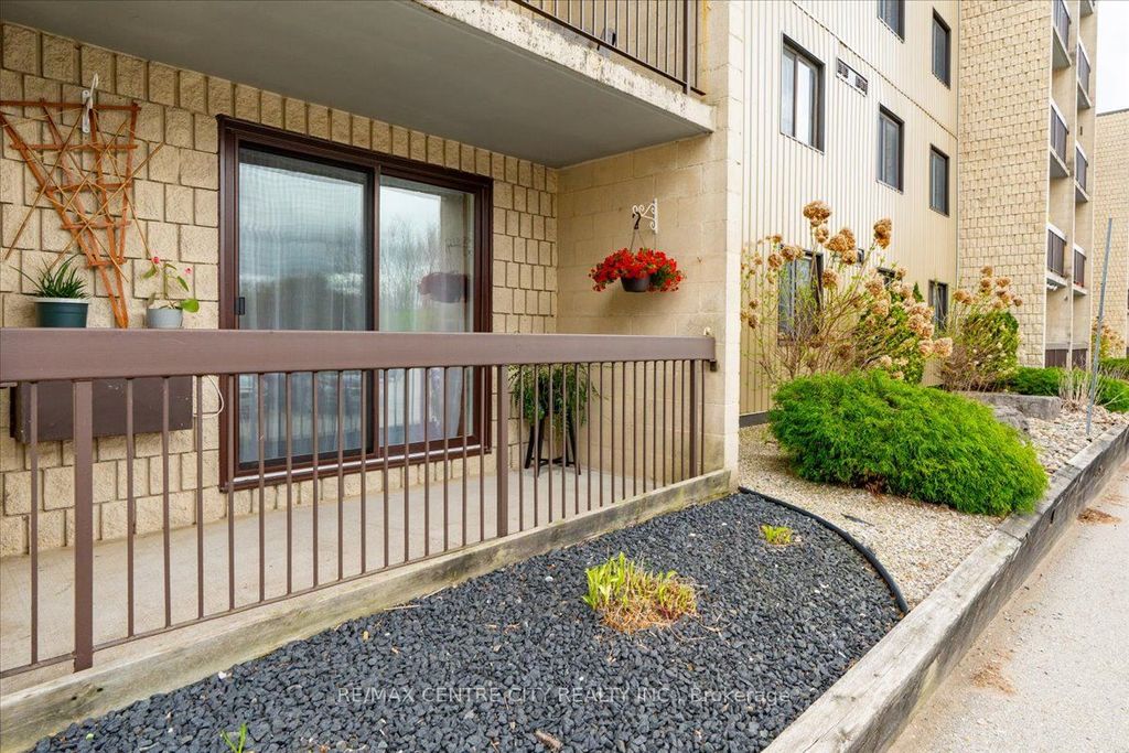 Photo of 31 Victoria Street S #102, Strathroy-Caradoc, ON N7G 3Y4 (MLS # X13076776)