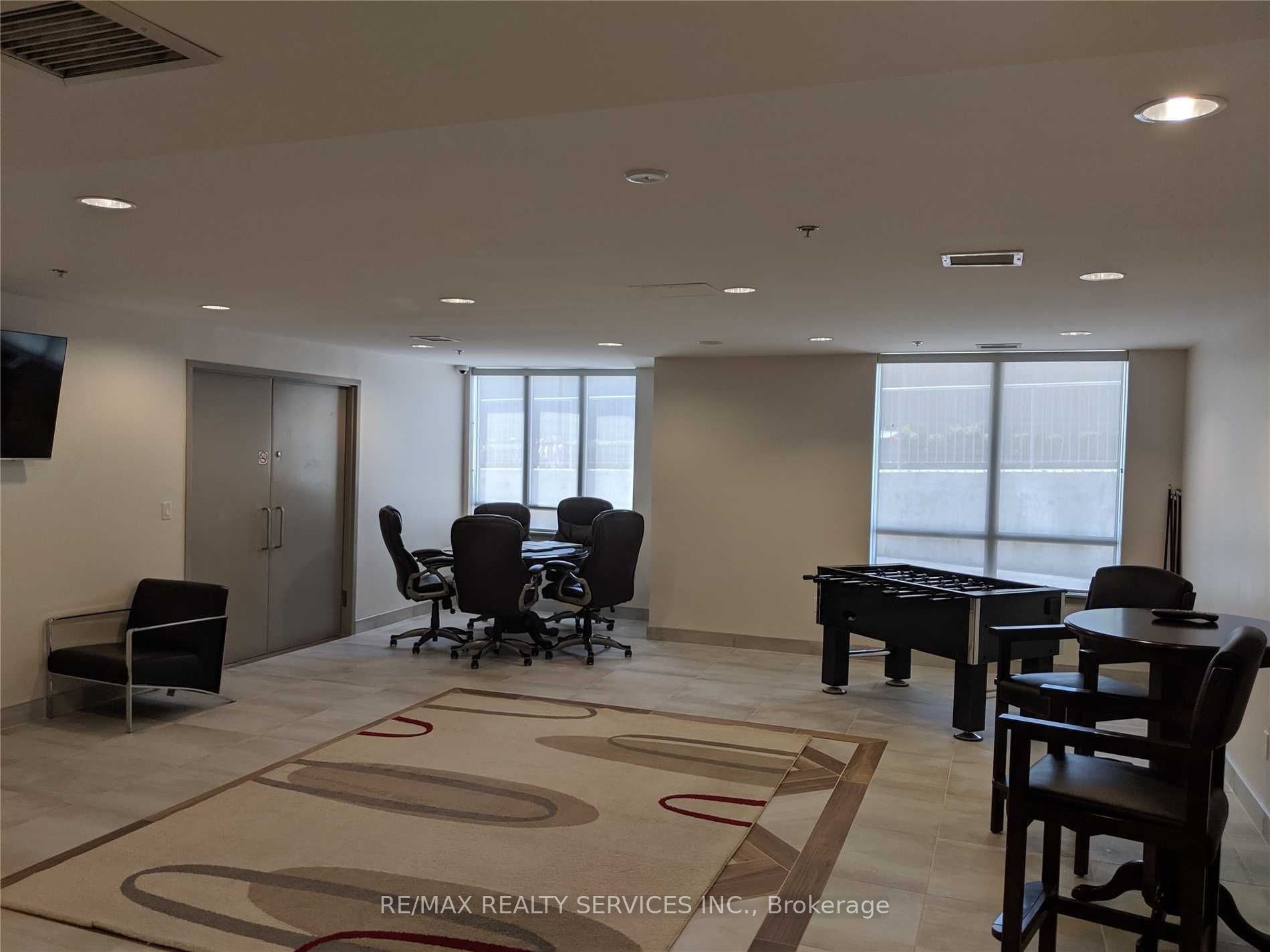 812 Lansdowne Avenue 319