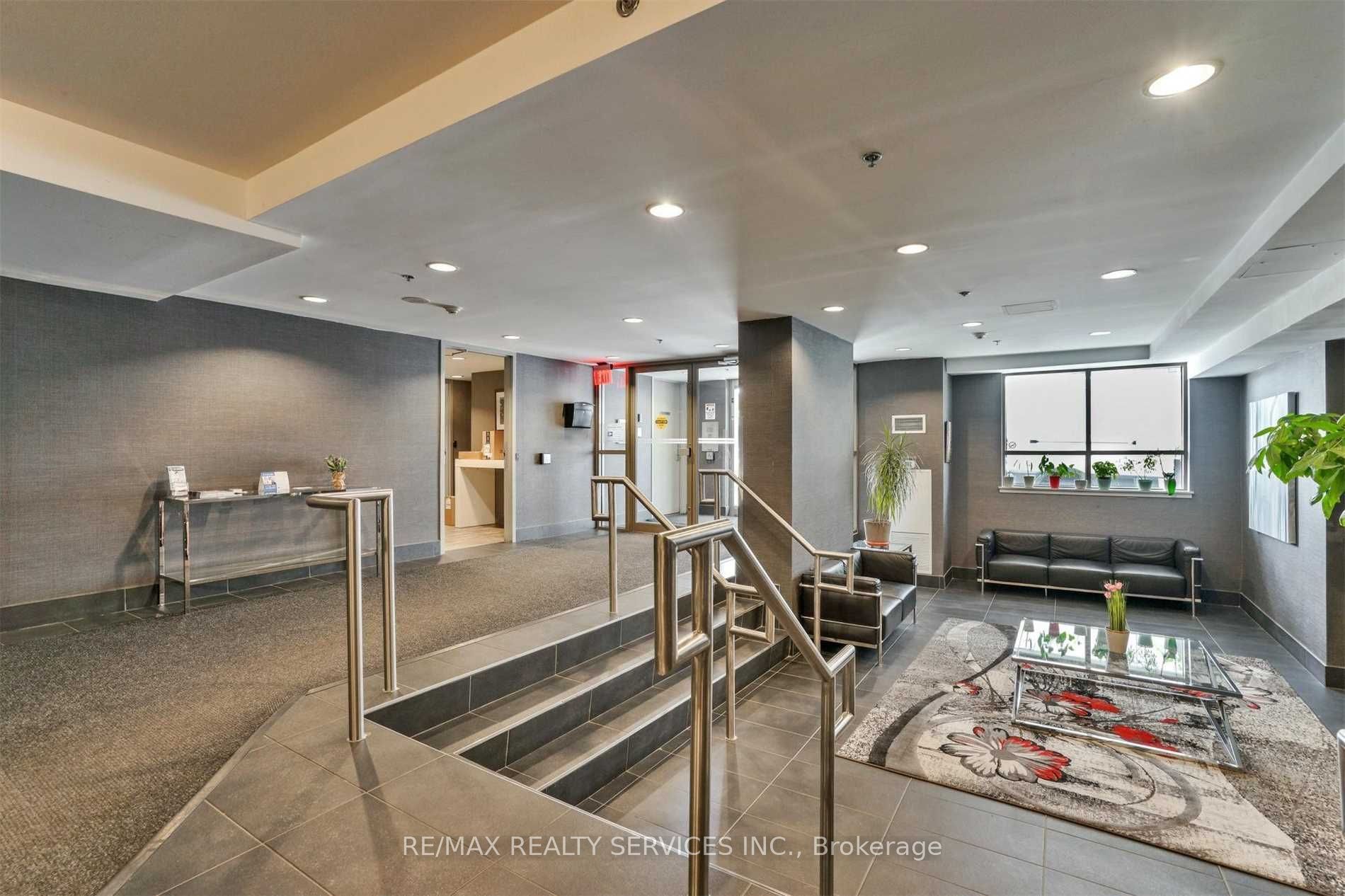 812 Lansdowne Avenue 319