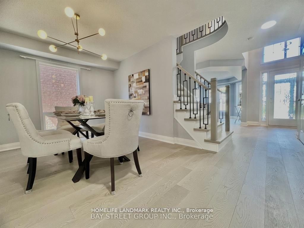 25 Tower Bridge Crescent S
