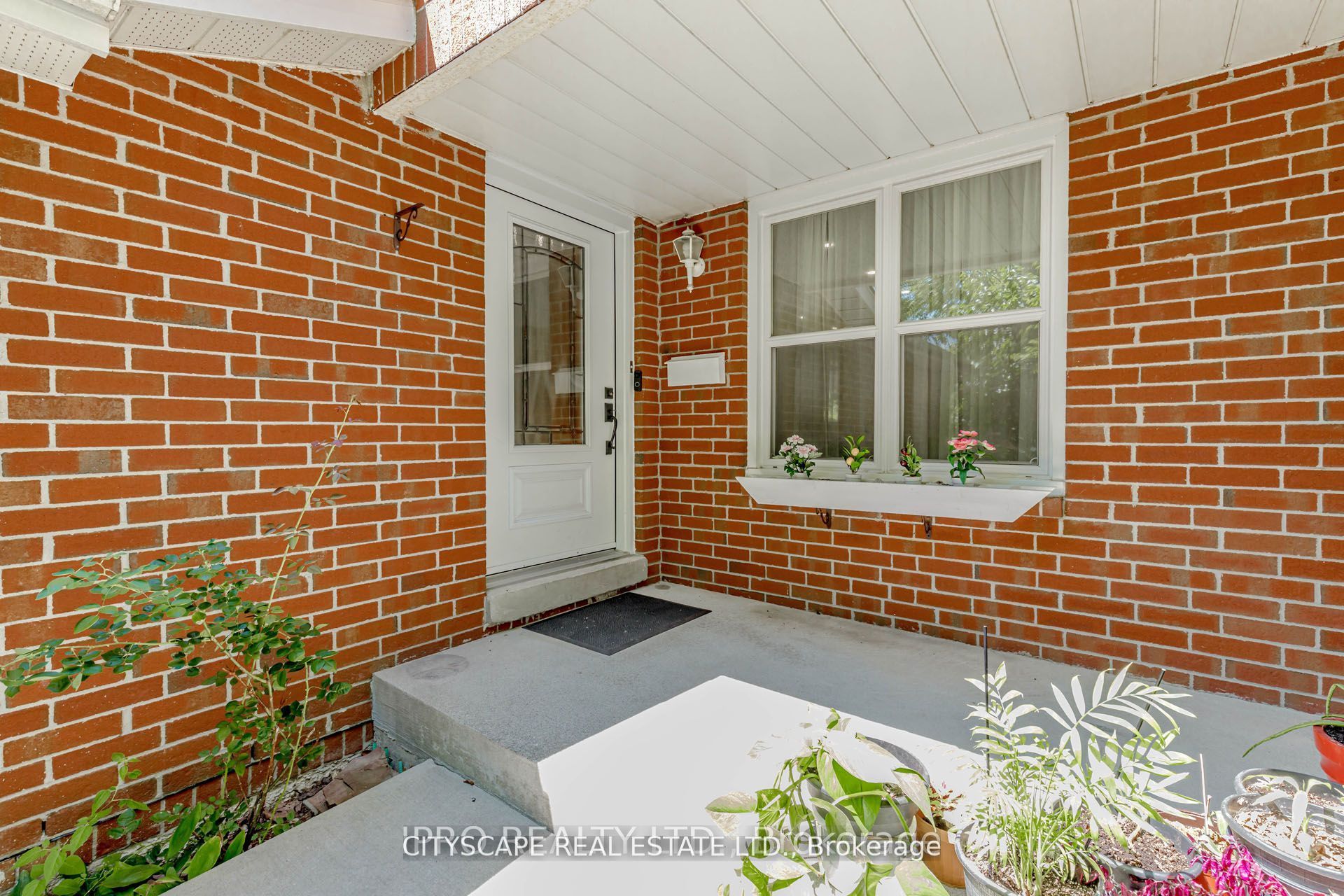 6906 Hickling Crescent N