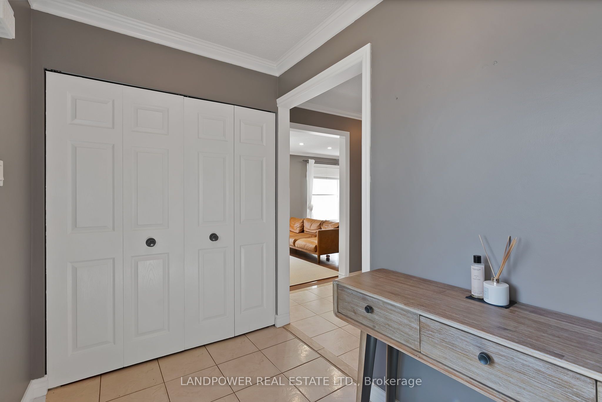 3073 Keynes Crescent