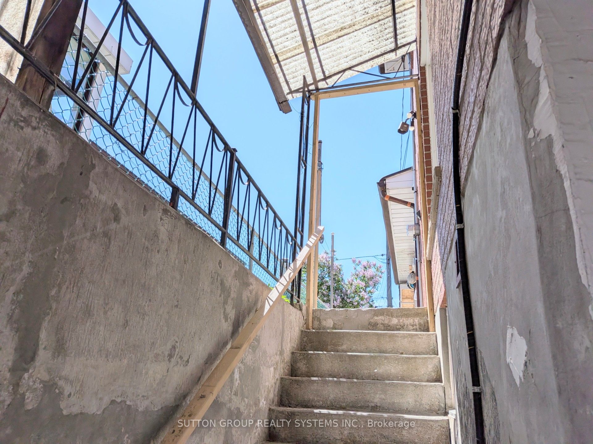 Photo 1 of 13 — 41 Annabelle Drive Basement, Toronto, ON M9V 3B8