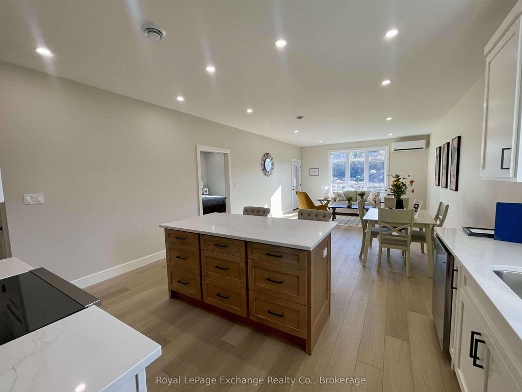 Photo of 8 W Mercedes Crescent N, Kincardine, ON N2Z 1G8 (MLS # X13096710)