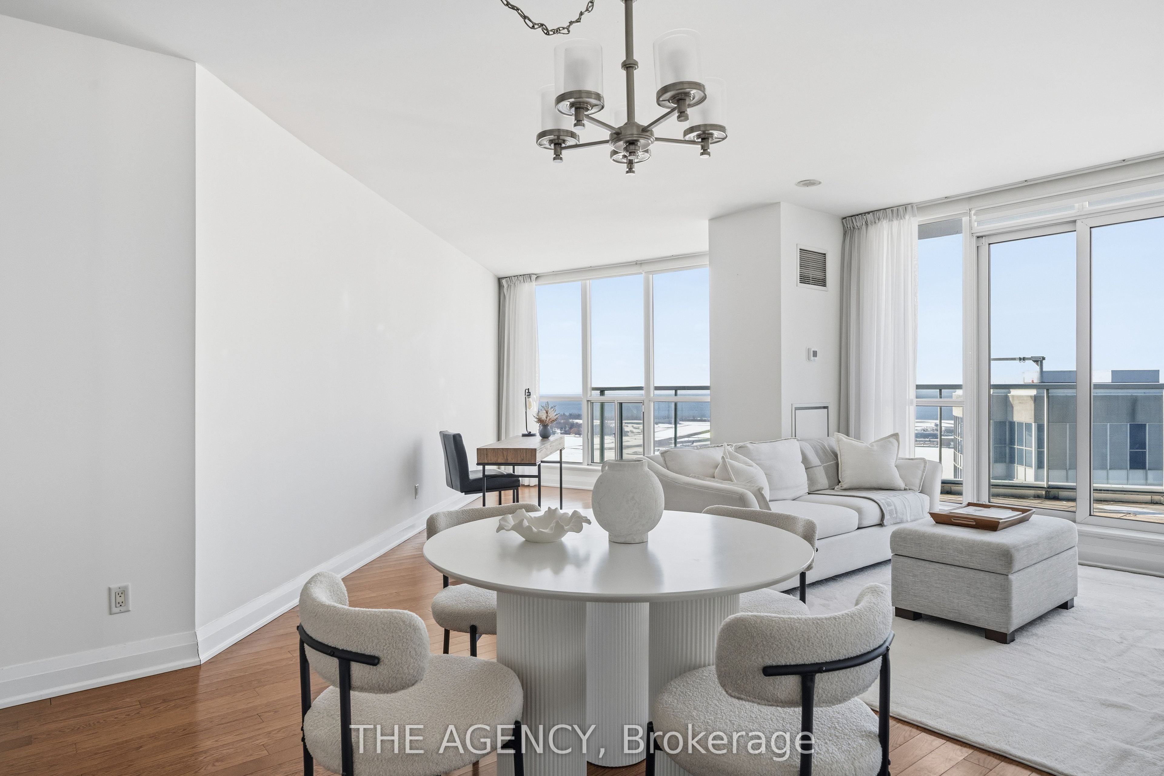 208 Queens Quay SW 3311