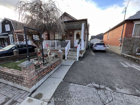 Photo of 244 Rosethorn Avenue, Toronto, ON M6M 3L1 (MLS # W12437769)