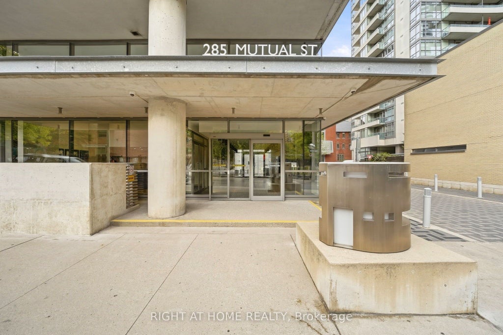 Photo of 285 Mutual Street #1908, Toronto, ON M4Y 3C5 (MLS # C13794546)